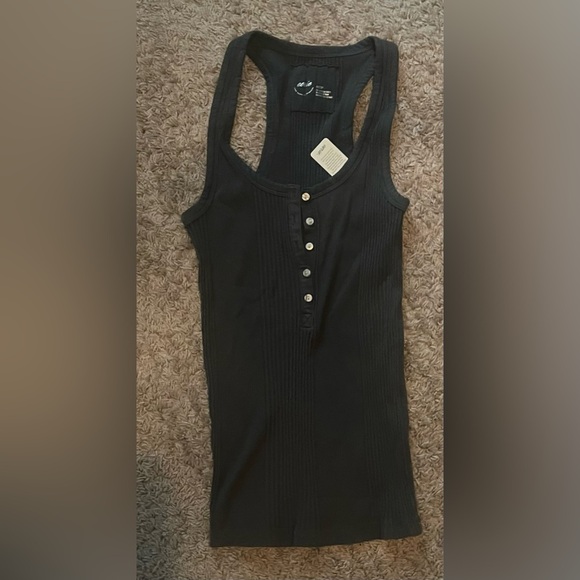 Arie
NWT 
Size XS
Women's Ribbed Tank Top Set - Black, Gray, and Peach - Picture 3 of 4